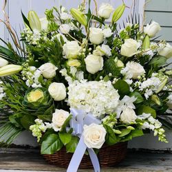 Quincy Flowers - Classic white sympathy basket