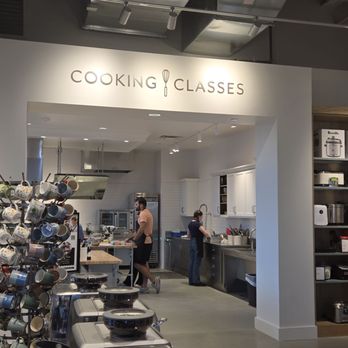 Sur La Table - Cooking class - Kitchen Supplies Near Me - Lake Grove, New York