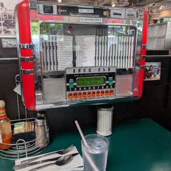 Mel's Drive In - American Near Me - Los Angeles, California Mel's Drive In - American Near Me - Los Angeles, California