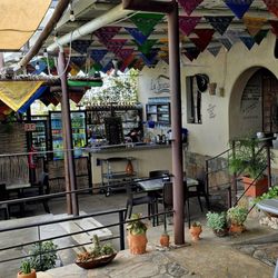 La Generala - Al fresco dining with the festive decorations!