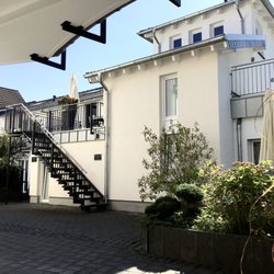 Am Steinfelder Hof - Unser romatischer Innenhof mit dem "Weissen Turm"