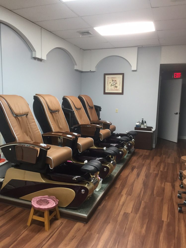 THE STUDIO Updated October 2024 925 White Plains Rd, Trumbull