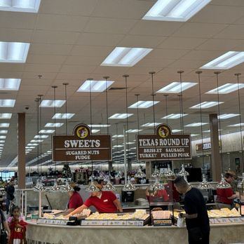 Buc-ee's - Food - Gas Stations Near Me - Hillsboro, Texas