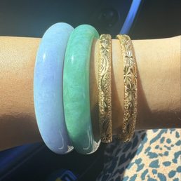 Bought some bangles with the help for Shirley. Bought some bangles with the help for Shirley.