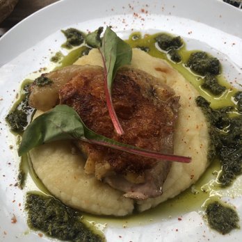 Le Lamarck - Chicken thigh with mashed potatoes and pesto - French Near Me - Paris, 75
