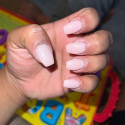 Sandy Hair & Nails