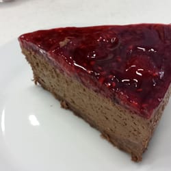 Ovocný světozor - Hájek & Boušová - Čokoládový cheesecake s jahodou.