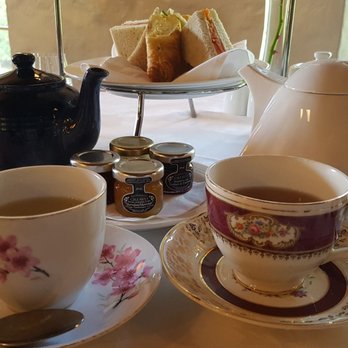 Millcroft Inn and Spa - Pretty tea cups - Hotels Near Me - Alton, Ontario