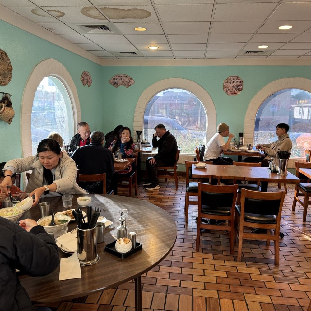 Garden Kitchen - Garden Kitchen San Bruno: Dining room at dinner hour. Only 1 table open - Chinese Near Me - San Bruno, California
