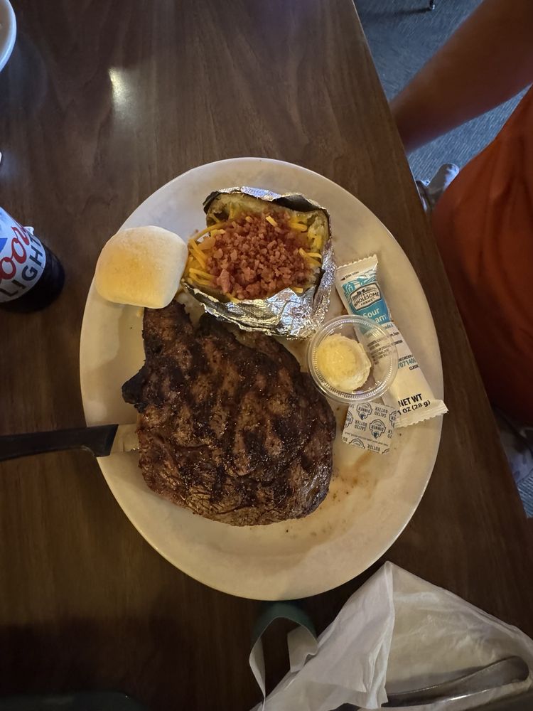 Hallam Steakhouse & Bar Logo