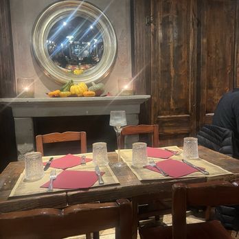 Al Vecio Marangon - Inside dining area, feels like a home. - Venetian Near Me - Venezia, VE Al Vecio Marangon - Inside dining area, feels like a home. - Venetian Near Me - Venezia, VE