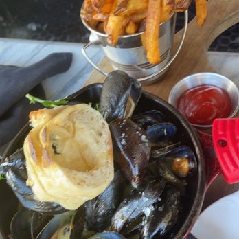 Loch Bar - mussels and frites - Seafood Near Me - Houston, Texas