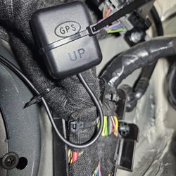 Cali Car Stereo - GPS antenna zip tied under dash, needs to be mounted with a clear view of the sky to be functional