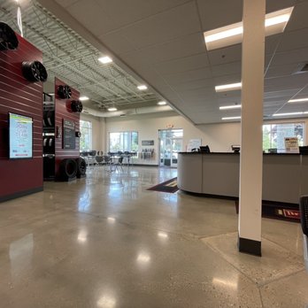 Les Schwab Tire Center - Inside - Tires Near Me - Meridian, Idaho Les Schwab Tire Center - Inside - Tires Near Me - Meridian, Idaho