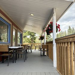Salt N Pepper - Front deck with outdoor seating.