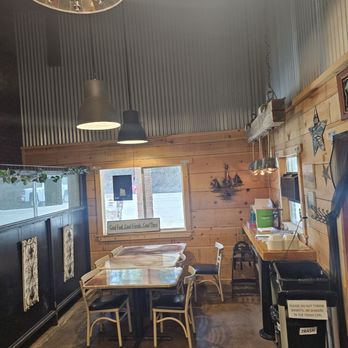 Creekside Pizza And Pastaria - Inside - Italian Near Me - Wilderville, Oregon Creekside Pizza And Pastaria - Inside - Italian Near Me - Wilderville, Oregon