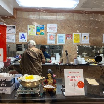 Ganesh Temple Canteen - The man in the hat is not wearing his mask properly while serving the public. - Indian Near Me - Flushing, New York