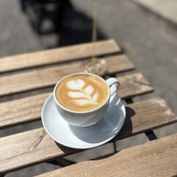 Lei Brilla - Cappuccino on the outdoor seating