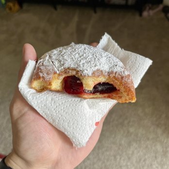 Randy's Donuts - Strawberry filled donut - Coffee & Tea Near Me - Las Vegas, Nevada Randy's Donuts - Strawberry filled donut - Coffee & Tea Near Me - Las Vegas, Nevada