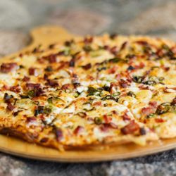 Restaurant Am Alten Rhin - Flammkuchen mit Schmand, Frühlingslauch, Serranoschinken im Hotel Am Alten Rhin