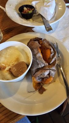 Cracker Barrel Old Country Store by null