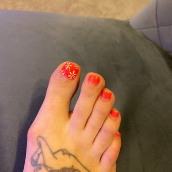 Pleasant Nail & Spa - 3.5 week old Gel pedi (by Tom) still looks great! - Nail Salons Near Me - Camarillo, California
