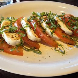 Caprese salad (18.00)