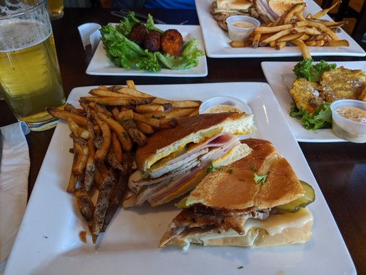 Bistro Cubano by null