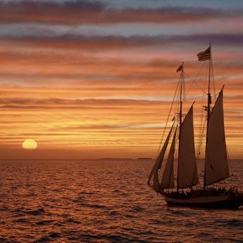 Atlantic Ocean - Sunset on the North Atlantic Ocean bordering the Gulf of Mexico off Key West. - Beaches Near Me Atlantic Ocean - Sunset on the North Atlantic Ocean bordering the Gulf of Mexico off Key West. - Beaches Near Me
