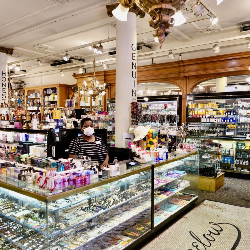 Best NYC Beauty Stores to Explore Top Beauty Shopping Guide 4 https://s3-media0.fl.yelpcdn.com/bphoto/6zIPvV_K_8VEd4rxEis3WA/1000s.jpg?utm_source=chatgpt.com