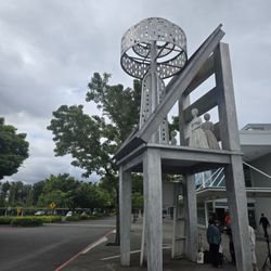 Oregon pioneer woman statue