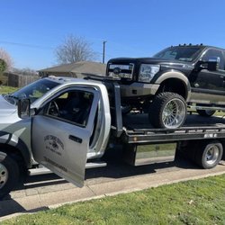 Flores Towing Services