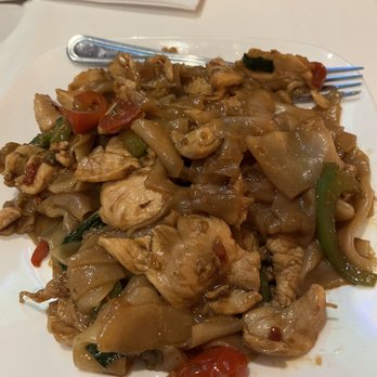 SriPraPhai Thai Restaurant - Drunken Noodles - Thai Near Me - Woodside, New York