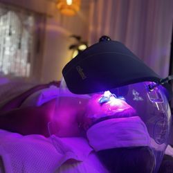 Glow With Lindsay - Led light therapy with O2 dome therapy