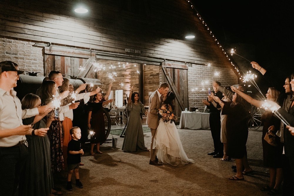 KNOTTY BARN Updated October 2024 105 Photos & 33 Reviews 20331 E