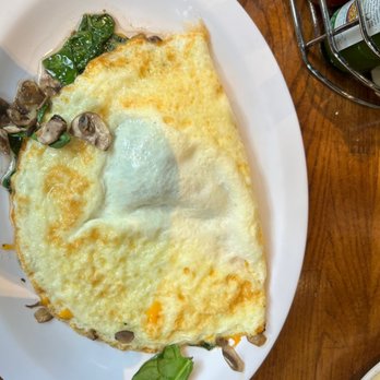 Eggs 'n Things Ko Olina - Veggie omelet - American Near Me - Kapolei, Hawaii