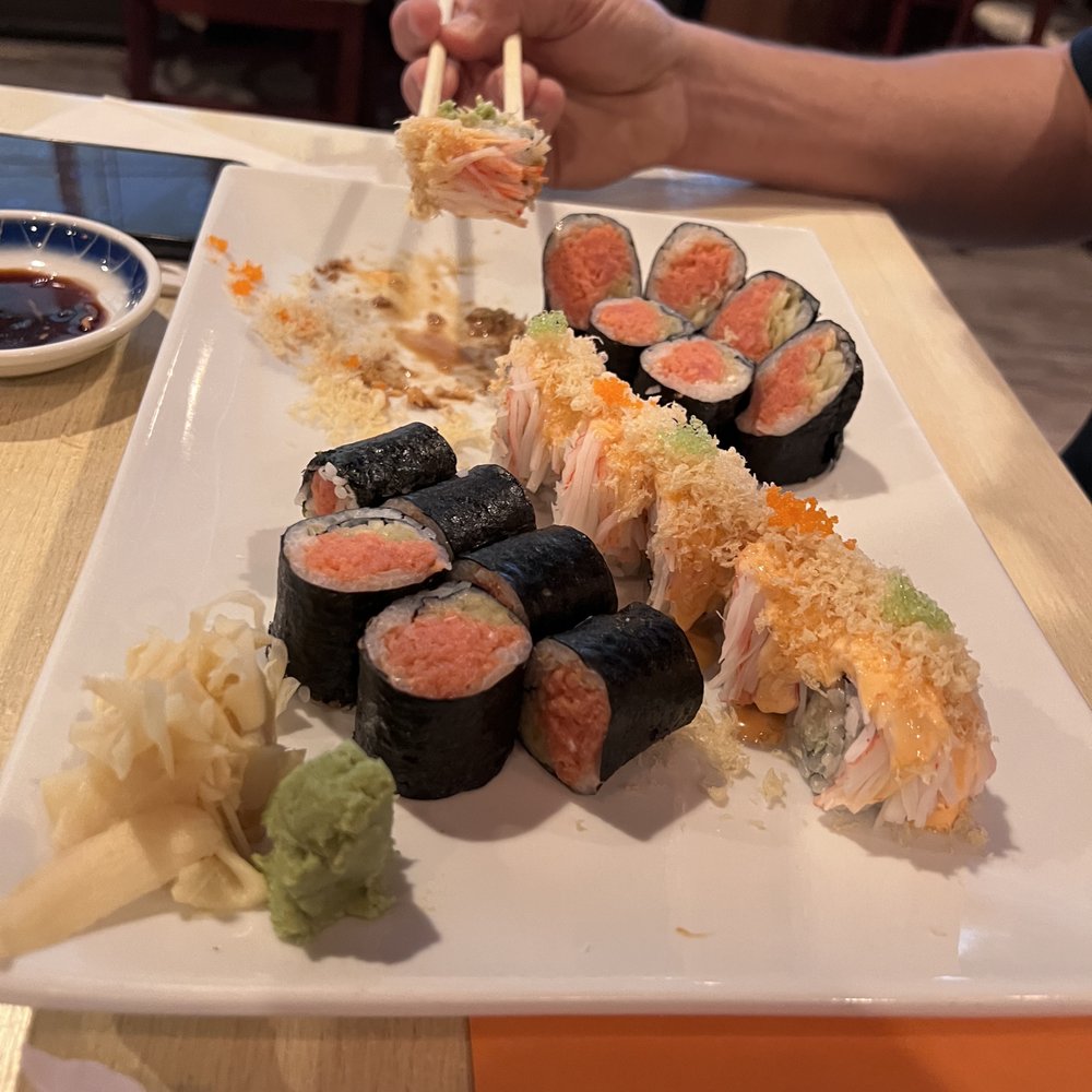 Itzmi Japanese Restaurant - Spicy Itzmi Roll wtih spicy tuna & salmon - Japanese Near Me - Newburgh, New York