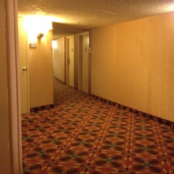 DoubleTree by Hilton - Hallway to rooms. 9th floor ceiling very low. - Hotels Near Me - Atlanta, Georgia DoubleTree by Hilton - Hallway to rooms. 9th floor ceiling very low. - Hotels Near Me - Atlanta, Georgia