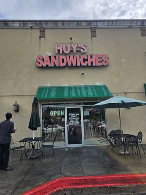 Huy's Sandwiches by null