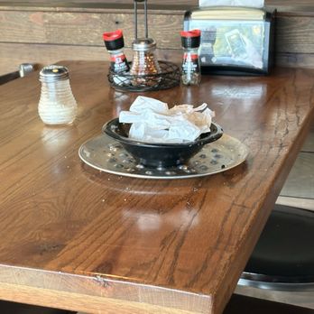 Palio's Pizza Cafe On Tap - Dirty table - Pizza Near Me - Fort Worth, Texas Palio's Pizza Cafe On Tap - Dirty table - Pizza Near Me - Fort Worth, Texas