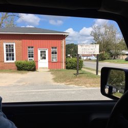Country Kitchen - This is the location. Don't miss it...