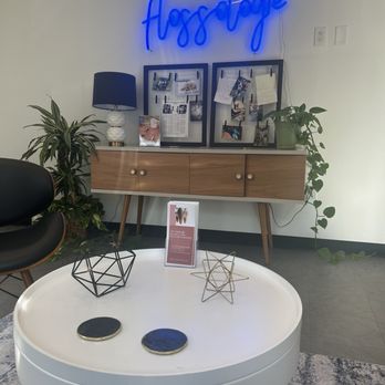 Flossologie - Waiting area - General Dentistry Near Me - Tampa, Florida Flossologie - Waiting area - General Dentistry Near Me - Tampa, Florida