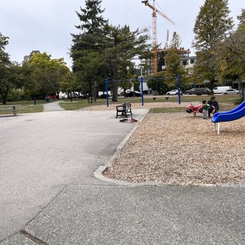 Maywood Park - Parks Near Me - Burnaby, British Columbia