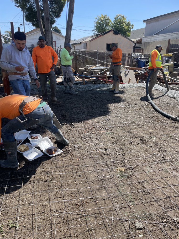 Slide of Contractors Pros