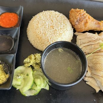 Maxwell Chicken Rice - Hainan/Fried Chicken Combo Plate - Hainan Near Me - La Palma, California