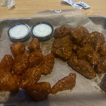 Buffalo Wild Wings - Buffaloes wild wings - Chicken Wings Near Me - Pittsburgh, Pennsylvania