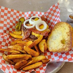 Fuddruckers