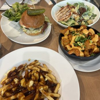 The Hearth - Poutine, cauliflower, burger, Caesar salad - American Near Me - Mississauga, Ontario The Hearth - Poutine, cauliflower, burger, Caesar salad - American Near Me - Mississauga, Ontario
