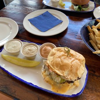 Mountain Burger - Burgers Near Me - Bend, Oregon