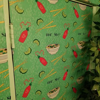 Vit Beo - AMAZING wallpaper... the best part of the experience - Vietnamese Near Me - Toronto, Ontario